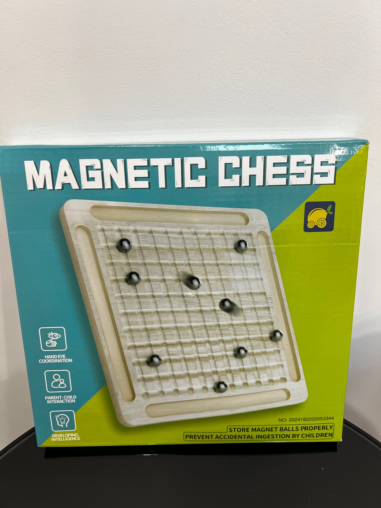 Magnetinis medinis stalo žaidimas